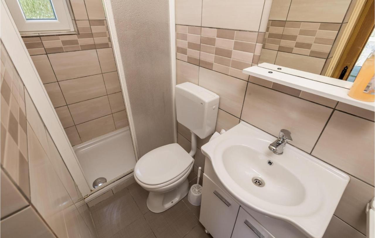 1 Bedroom Amazing Apartment In Kampor 外观 照片